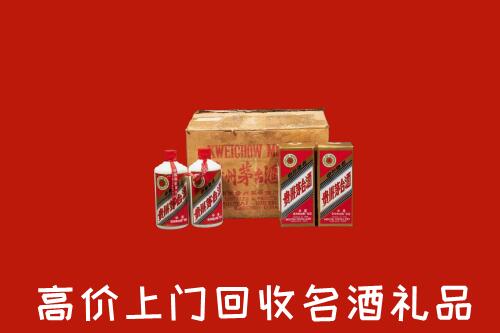 附近收购：甘孜得荣县回收铁盖茅台酒